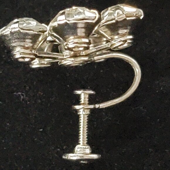 Vintage Weiss Screw Back Rhinestone Cluster Earrings Silver Tone Floral Design - Picture 6 of 9